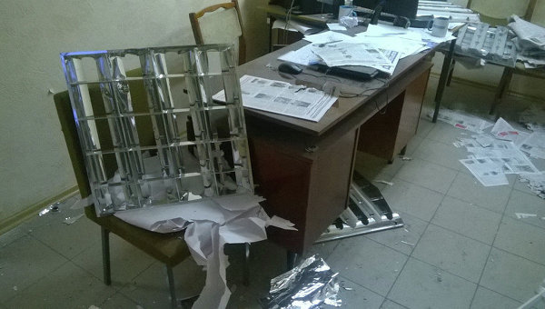 Повреждения в результате взрыва в офисе партии Видродження в Желтых водах (Днепропетровская область)