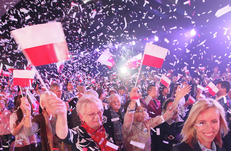 Социологи отмечают, что если не произойдет чуда, выборы в польский сейм 25 октября выиграет партия Право и справедливость