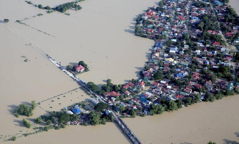 Число жертв тайфуна Koppu (Чаша; местное название — Lando) на севере Филиппин возросло до 47, люди погибли в результате вызванных тайфуном наводнений, а также оползней и падающих деревьев. Несколько человек числятся пропавшими без вести.