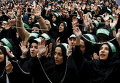 Шиитские мусульманки скорбят во время процессии Ашура в Стамбуле