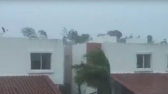 На Мексику обрушился самый мощный ураган на планете. Видео