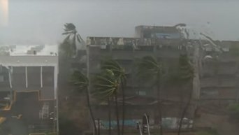 Мощнейший ураган Патрисия вызвал многочисленные оползни. Видео