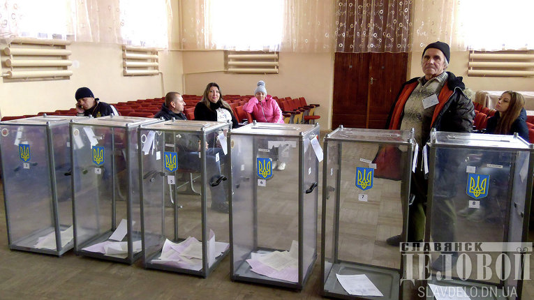 Голосование на местных выборах в Славянске Донецкой области