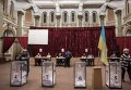Голосование на одном из избирательных участков в Харькове