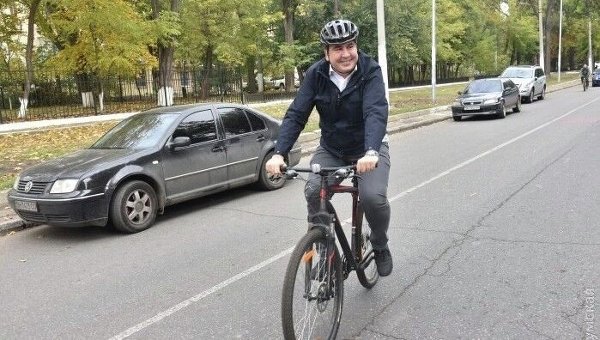 Михаил Саакашвили на велосипеде