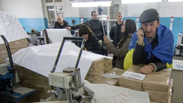 Члены городской избирательной комиссии Мариуполя отказываются принять напечатанные бюллетени в частной типографии
