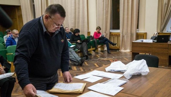 Подсчет голосов в Одессе. Архивное фото