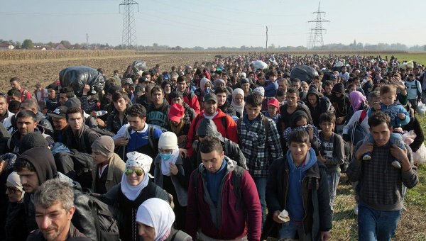Мигранты с Ближнего Востока пересекают границу Хорватии и Словении.