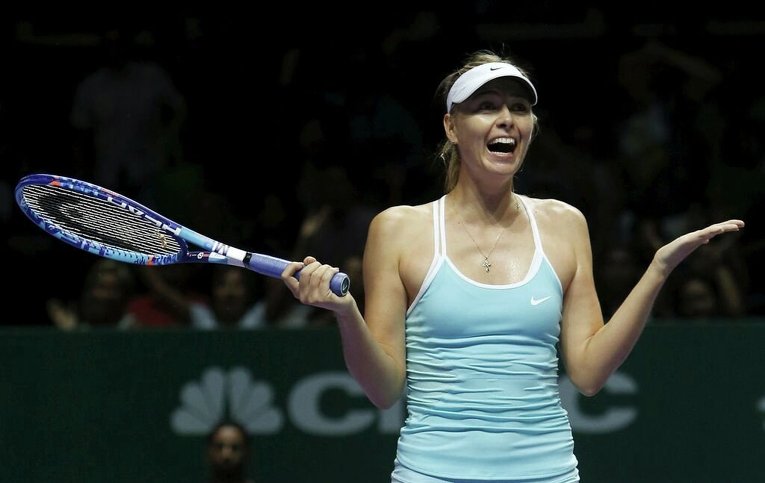 Российская теннисистка Мария Шарапова празднует победу над Симоной Халеп