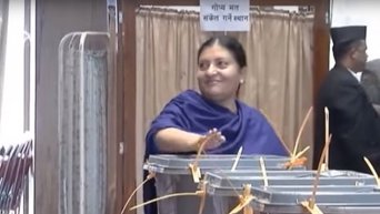 Президентом Непала впервые избрана женщина. Видео