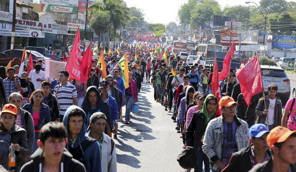 Протест крестьян против президента Парагвая Орасио Картеса в Асунсьоне, Парагвай