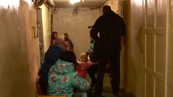 Поврежденные дома в Сватово и эвакуированные жильцы. Видео