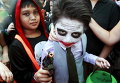 Школьники отмечают Хэллоуин в Маниле