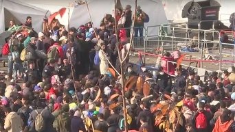 Мигранты пересекают словено-австрийскую границу. Видео