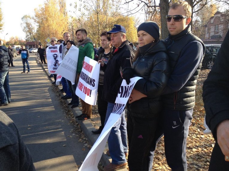 Активисты Автомайдана во время поездки к дому Порошенко