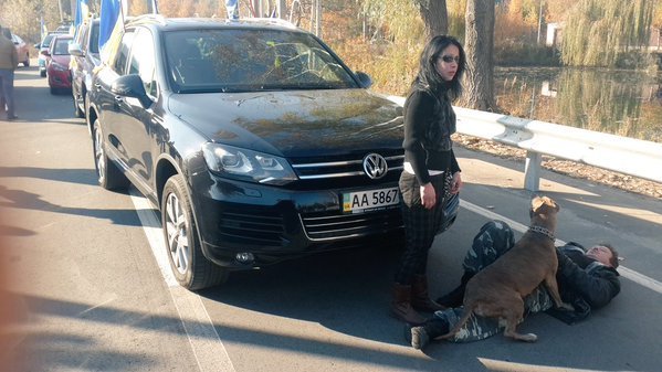 Активисты Автомайдана во время поездки к дому Порошенко