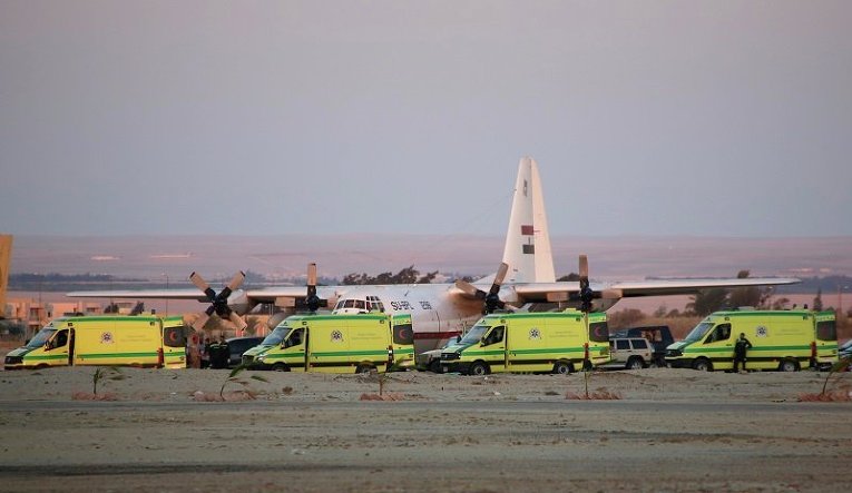 Эвакуация тел погибших в авиакатастрофе российского лайнера на территории Египта