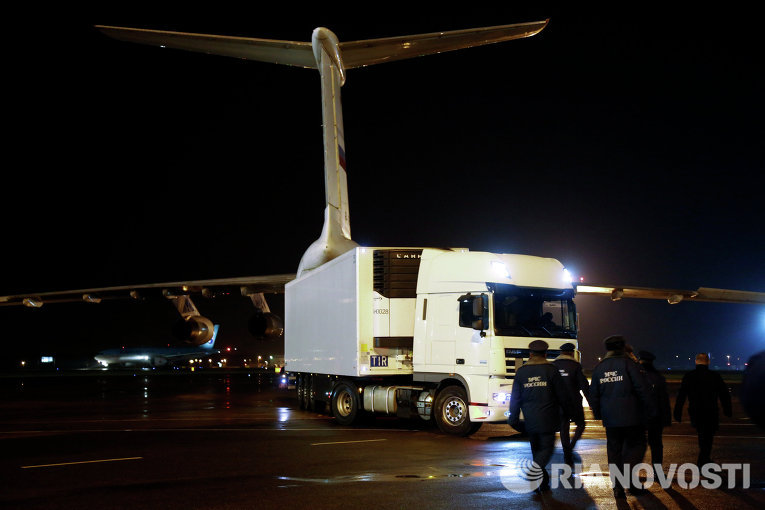 Борт МЧС России доставил в Санкт-Петербург тела жертв крушения Airbus A321