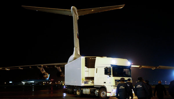 Борт МЧС РФ с телами жертв крушения Airbus A321 в Египте