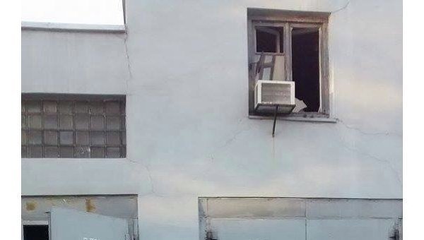 Последствия взрыва во дворе Лисичанского городского совета