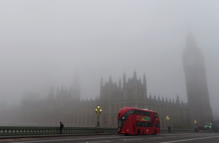 Густой туман в Лондоне привел не только к затруднениям общественного транспорта, но и международного аэропорта