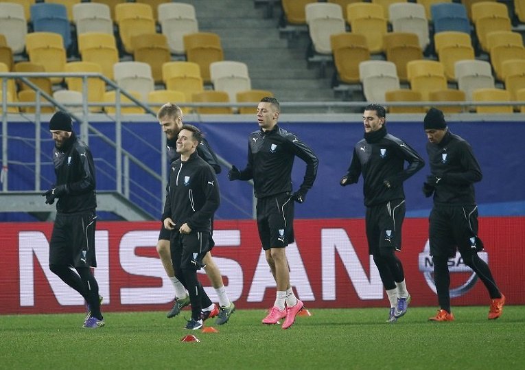 Игроки Мальме на Львов Арене готовятся к матчу против Шахтера в рамках группового турнира Лиги Чемпионов