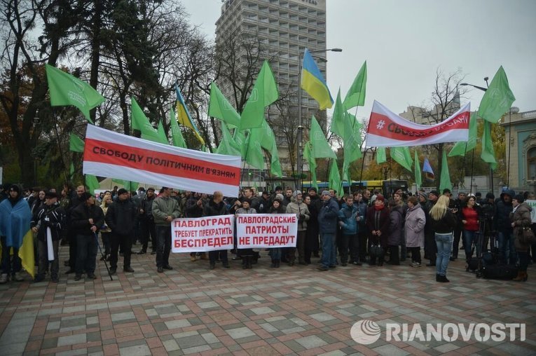 Митинг активистов и сторонников партии УКРОП под стенами Верховной Рады