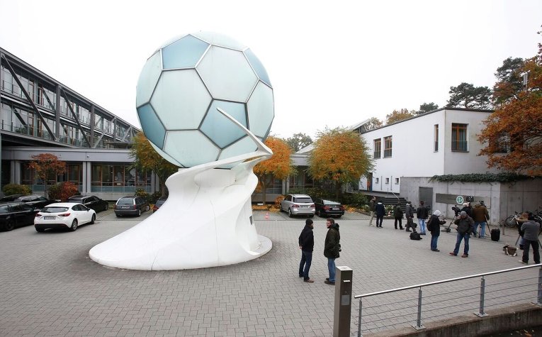 Обыск в штаб-квартире Федерации футбола Германии во Франкфурте.