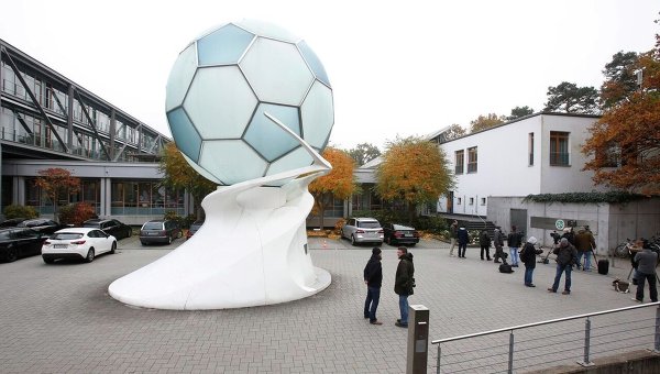 Обыск в штаб-квартире Федерации футбола Германии во Франкфурте.