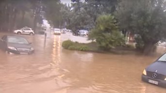 В результате наводнения в Испании погибли четыре человека. Видео