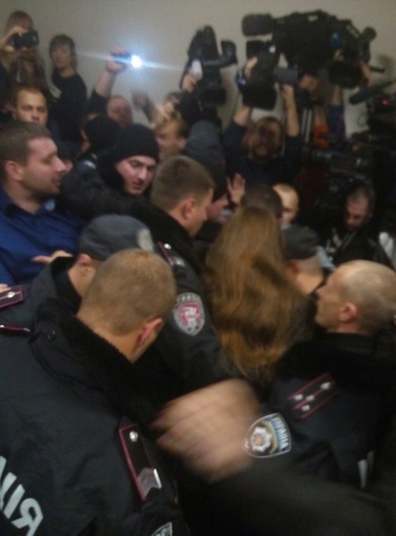 Потасовка в здании Печерского районного суда после заседания по делу Геннадия Корбана