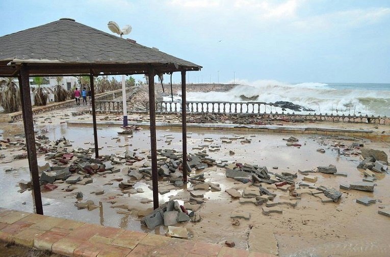 Последствия циклона Чапала на побережье в Йемене
