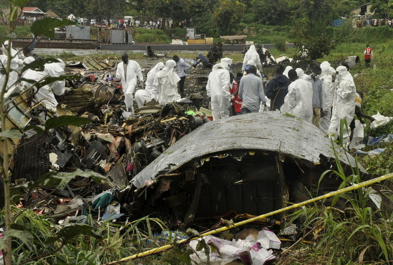 На месте крушения самолета близ аэропорта Джуба в Южном Судане