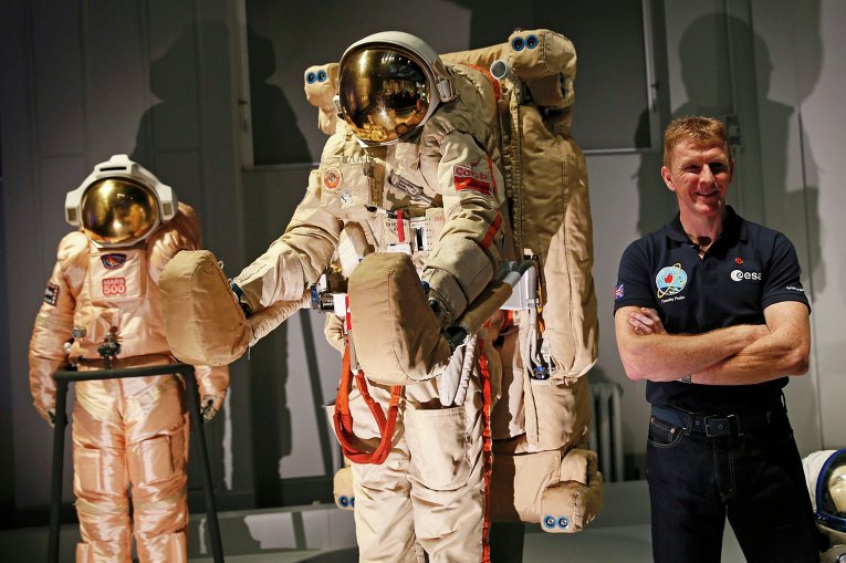 Британский астронавт Тим Пик ставит перед пресс-конференцией в Музее науки в Лондоне, Великобритания. Пик будет первым британским астронавтом, который посетит Международную космическую станцию в миссии Европейского космического агентства.