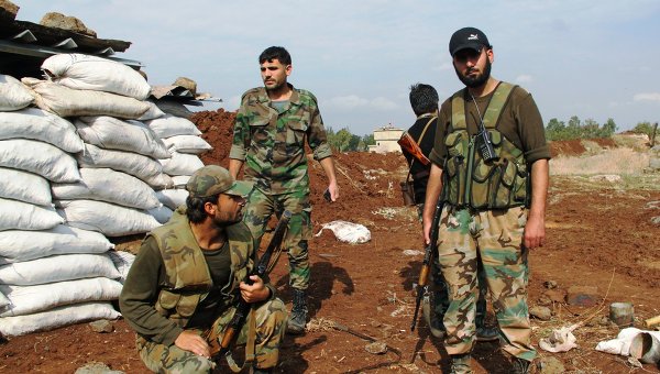 Бойцы сирийской армии на позициях в посёлке Шейх-Мискин