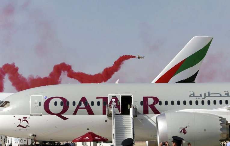 Самолет Qatar Airways на международной авиационно-космической выставке Dubai Airshow-2015